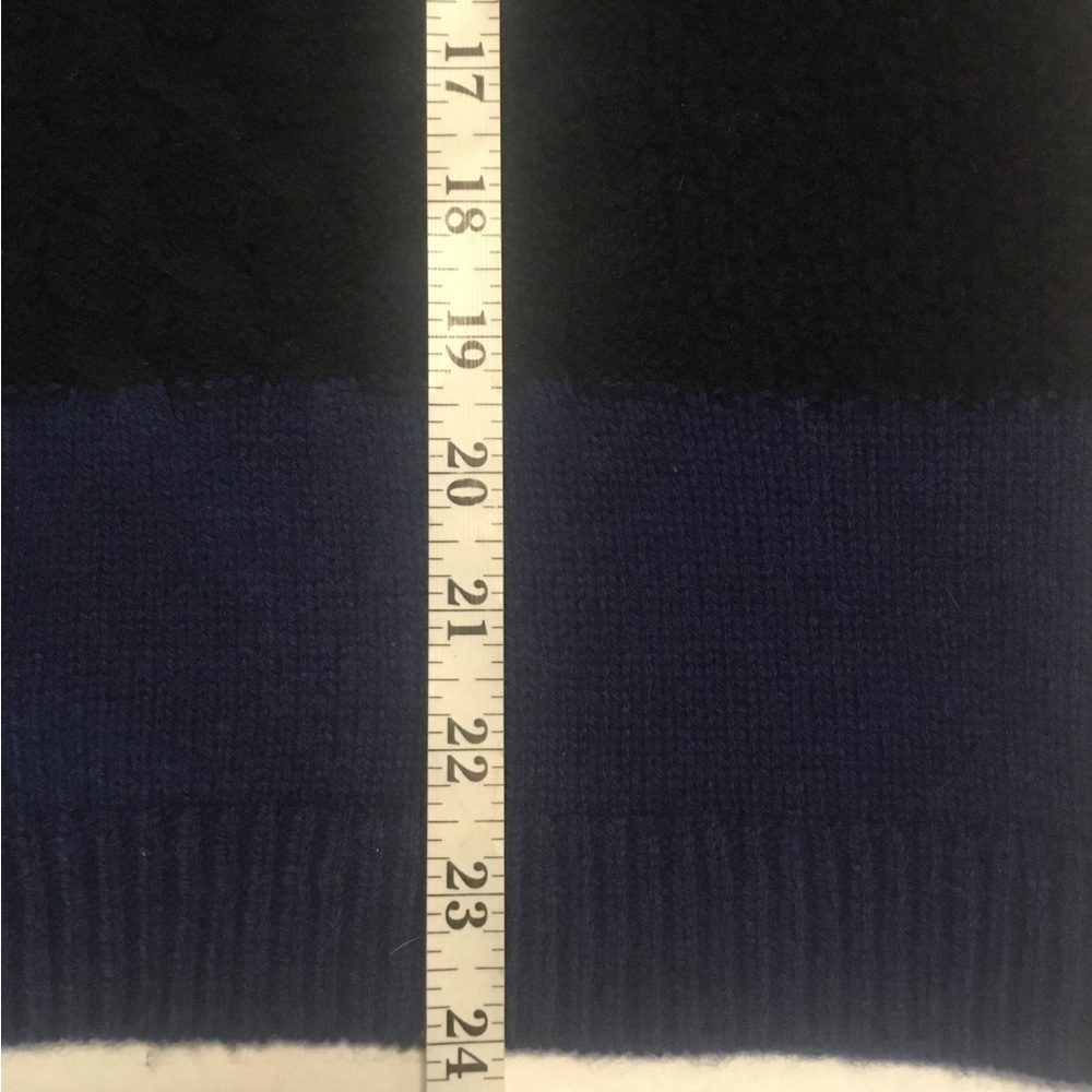 𝅺VINCE yak/wool colorblock sweater . XS( run big ) - Picture 8 of 9